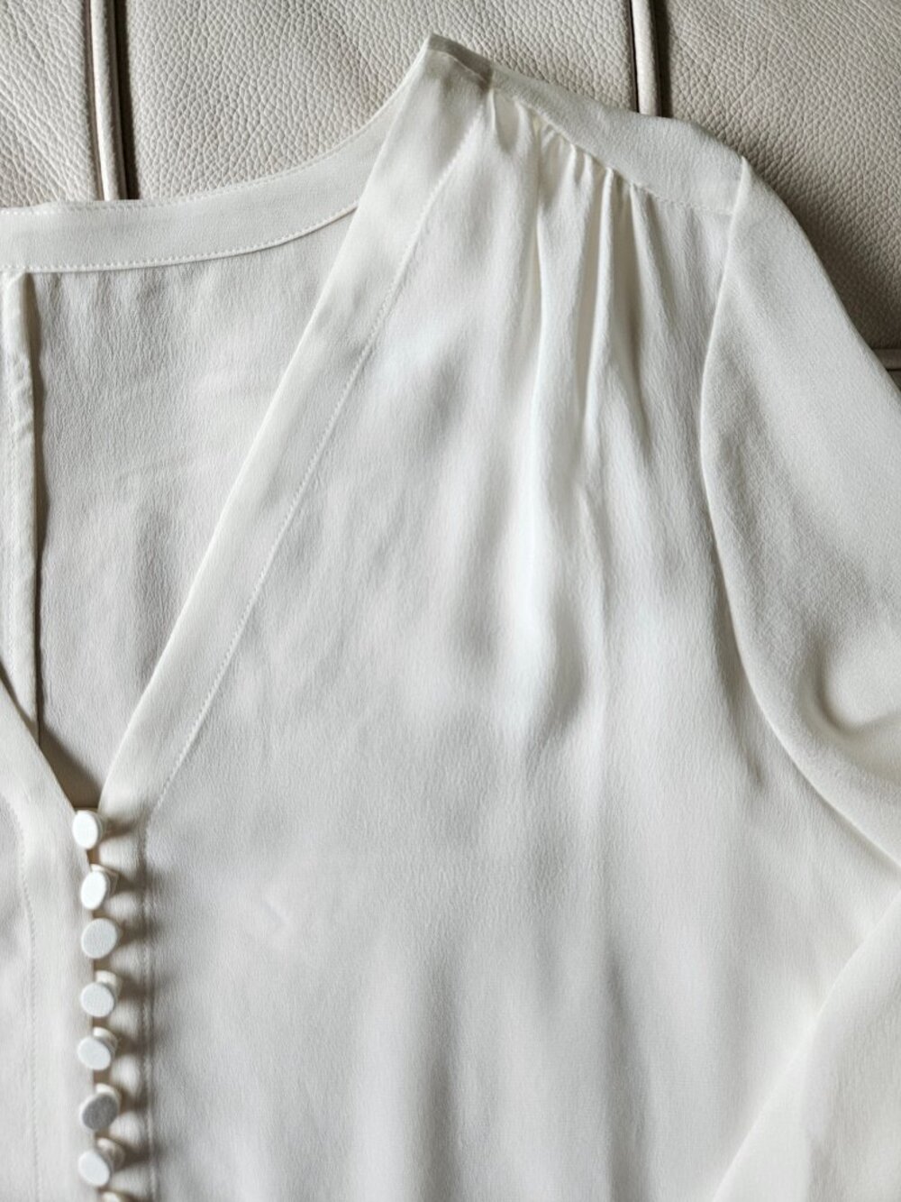 NWOT Ralph Lauren 100% Mulberry Silk V-Neck Button-Up Blouse White - Size S/M - Picture 3 of 12
